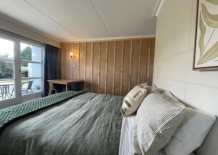 Te Anau Lakefront Backpackers