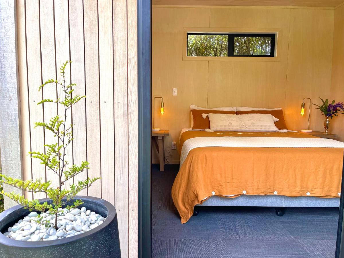 Lakefront Backpackers Hostel
