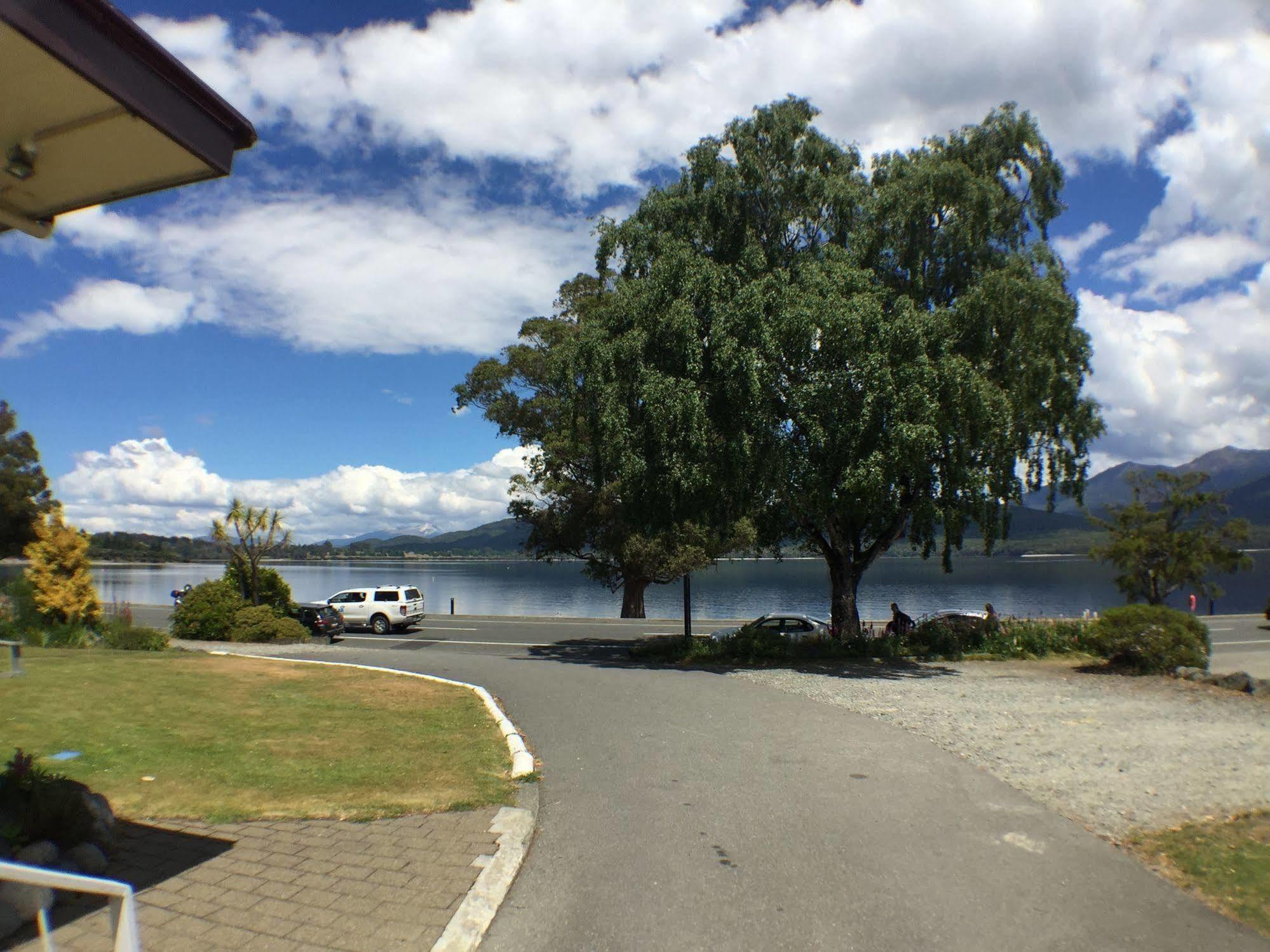 Lakefront Backpackers * Te Anau