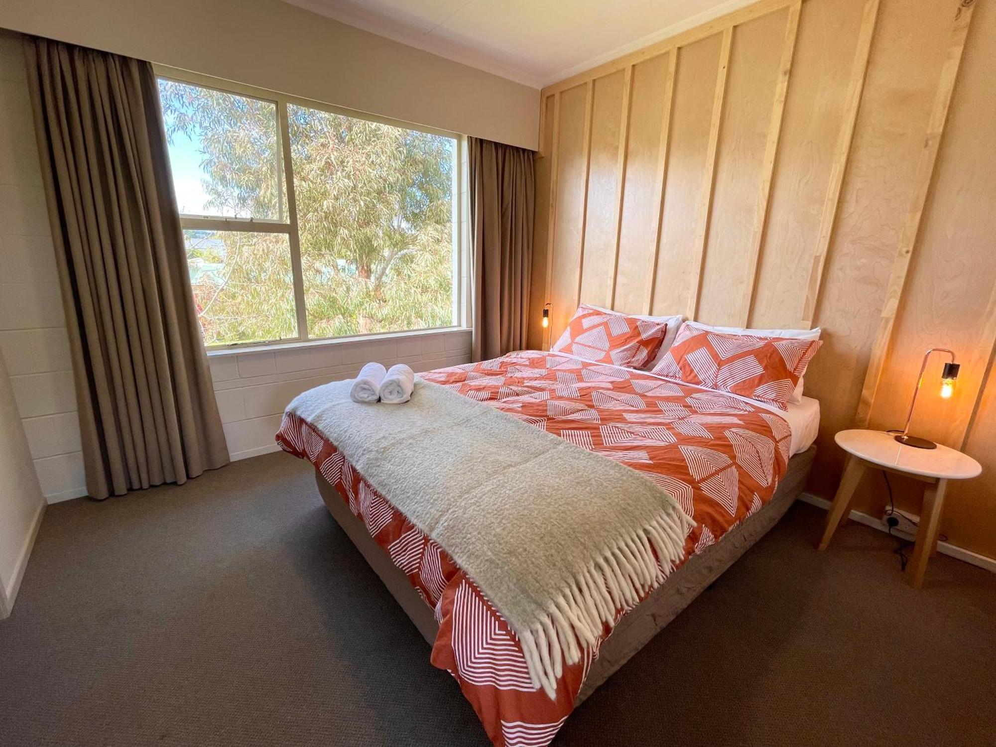 Lakefront Backpackers Hostel