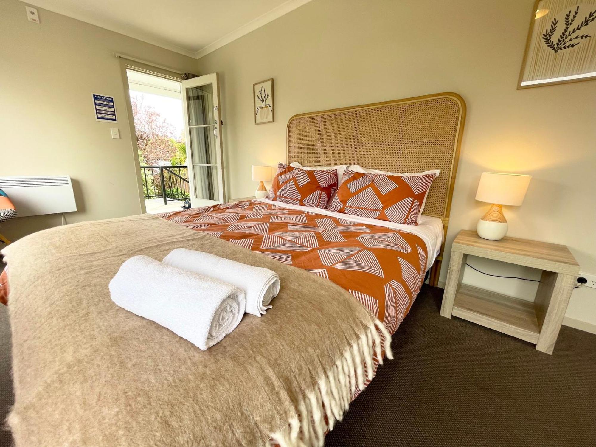 Lakefront Backpackers Hostel Te Anau